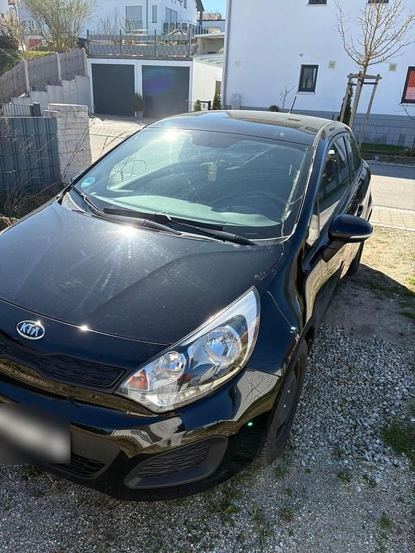 Gebraucht Kia Rio 75 PS (55 kW) 2013 Schwarz Limousine