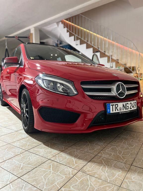 Rot Gebraucht 2017 Mercedes B220 AMG line Van / Kleinbus | 18.499 € (Fairer Preis) - Bild 1/4