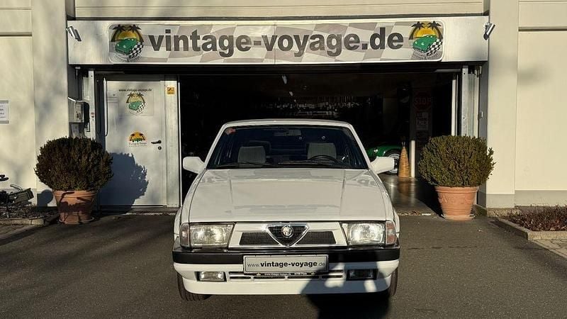 Gebraucht Alfa Romeo 75 109 PS (80 kW) 1990 Weiß Limousine