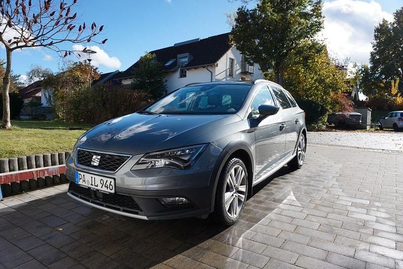 Grau Gebraucht 2017 Seat Leon X-Perience 4Drive Kombi | 14.000 € (Guter Preis) - Bild 1/4