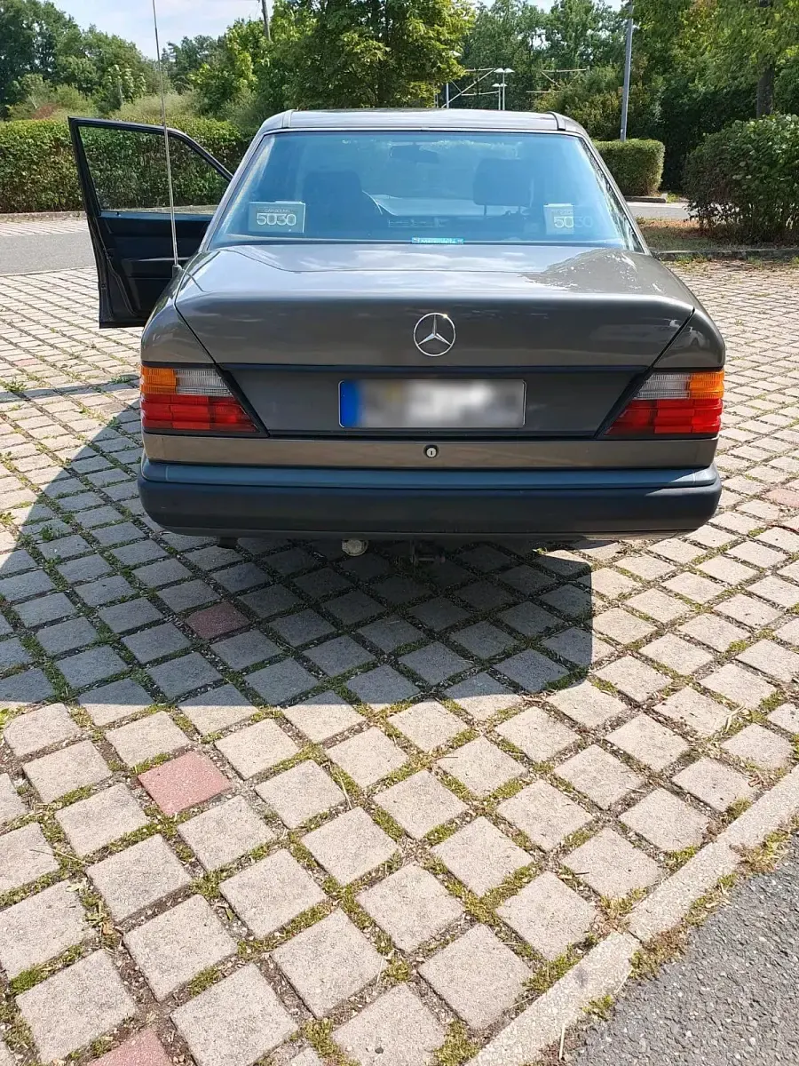 Gebraucht Mercedes 230 132 PS (97 kW) 1986 Grau Limousine