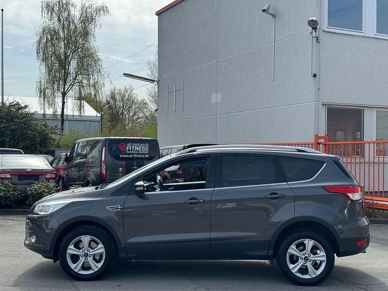 Gebraucht Ford Kuga Titanium 150 PS (110 kW) 2016 Grau SUV