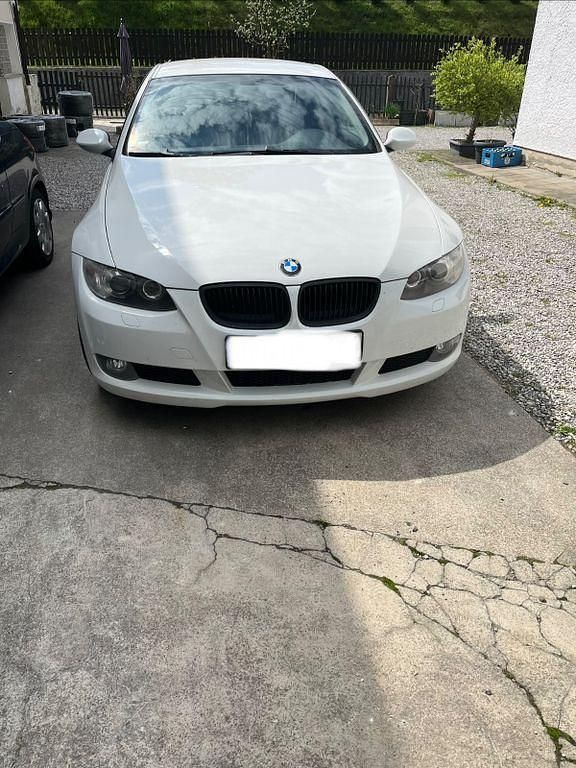 Gebraucht BMW 320 177 PS (130 kW) 2009 Weiß Coupé