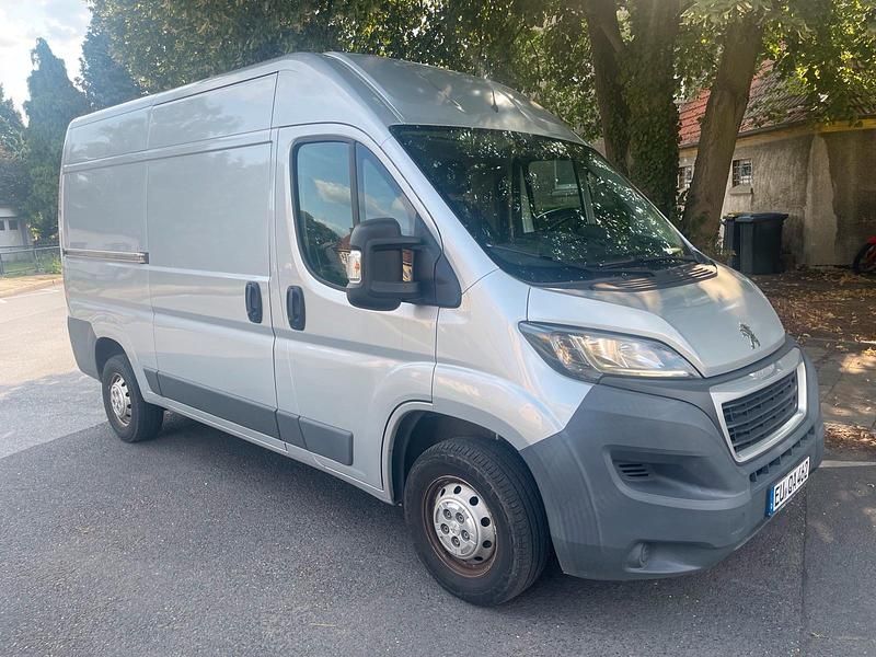 Grau Gebraucht 2018 Peugeot Boxer Van | 9.500 € - Bild 1/4