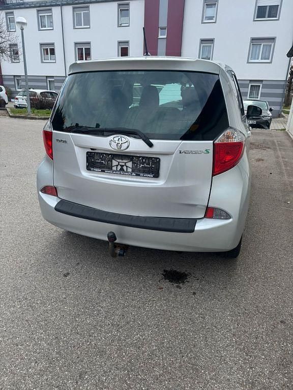 Silber Gebraucht 2013 Toyota Verso-S Comfort Kombi | 5.700 € (Guter Preis) - Bild 1/4