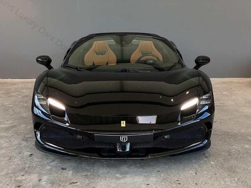 Gebraucht Ferrari 296 829 PS (609 kW) 2024 Schwarz Cabrio