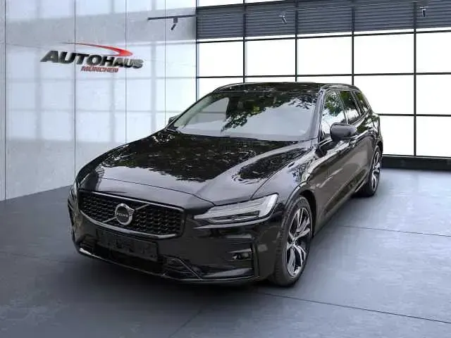 Gebraucht Volvo V60 145 PS (106 kW) 2024 Kombi