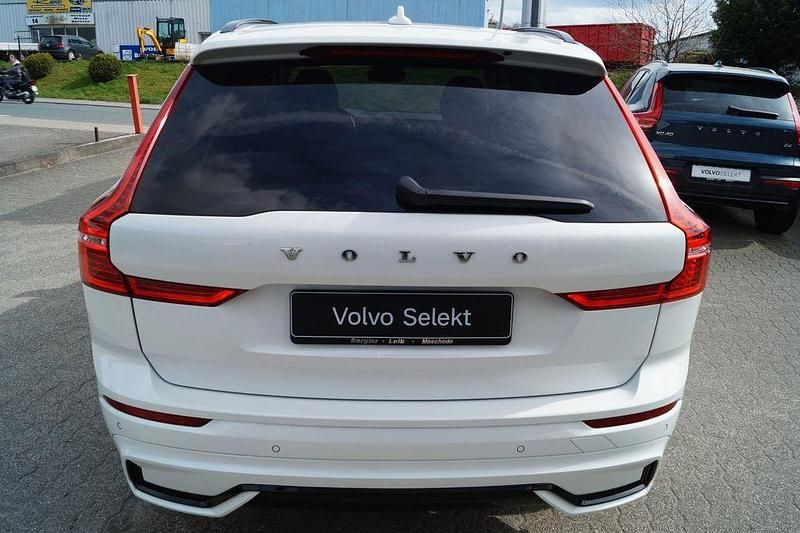 Gebraucht Volvo XC60 Plus 197 PS (144 kW) 2022 Weiß SUV