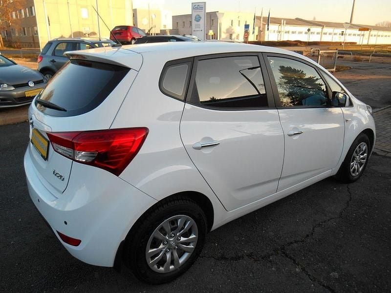 Gebraucht Hyundai ix20 Passion 125 PS (91 kW) 2016 Weiß Kleinwagen