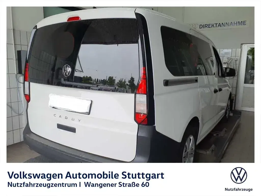 Usado VW Caddy 102 HP (75 kW) 2023 Branco Monovolume