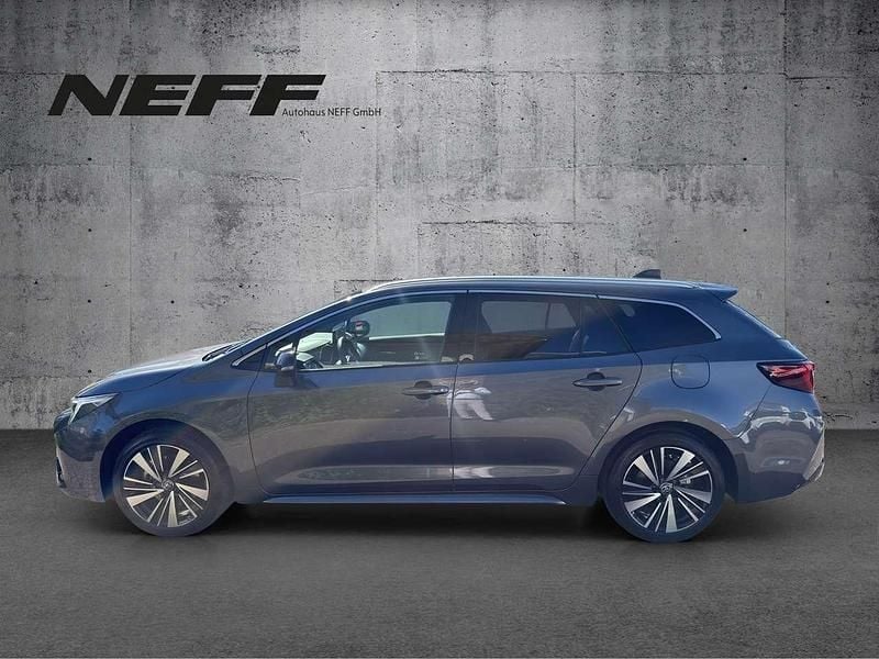 Neu Toyota Corolla 178 PS (130 kW) 2026 Marlingrau metallic Kombi