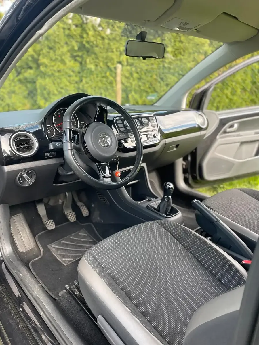 Usado VW up! 75 HP (55 kW) 2011 Preto Citadino