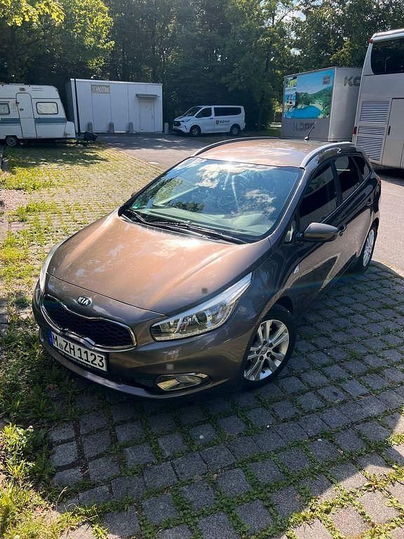 Braun Gebraucht 2014 Kia Ceed Vision Kleinwagen | 4.300 € (Superpreis) - Bild 1/4
