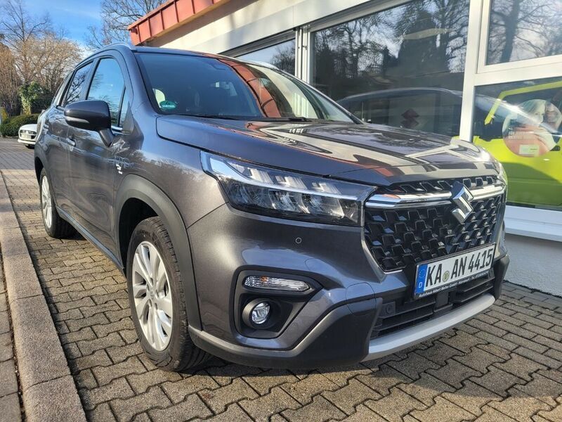 Grau Gebraucht 2023 Suzuki SX4 S-Cross Comfort SUV | 26.990 € (Etwas zu teuer) - Bild 1/4