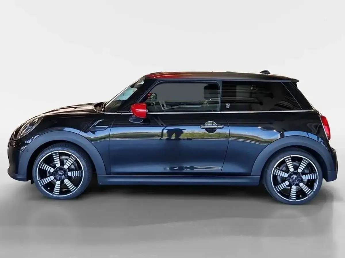 Gebraucht Mini Cooper 136 PS (100 kW) 2022 Midnight black metallic Kleinwagen