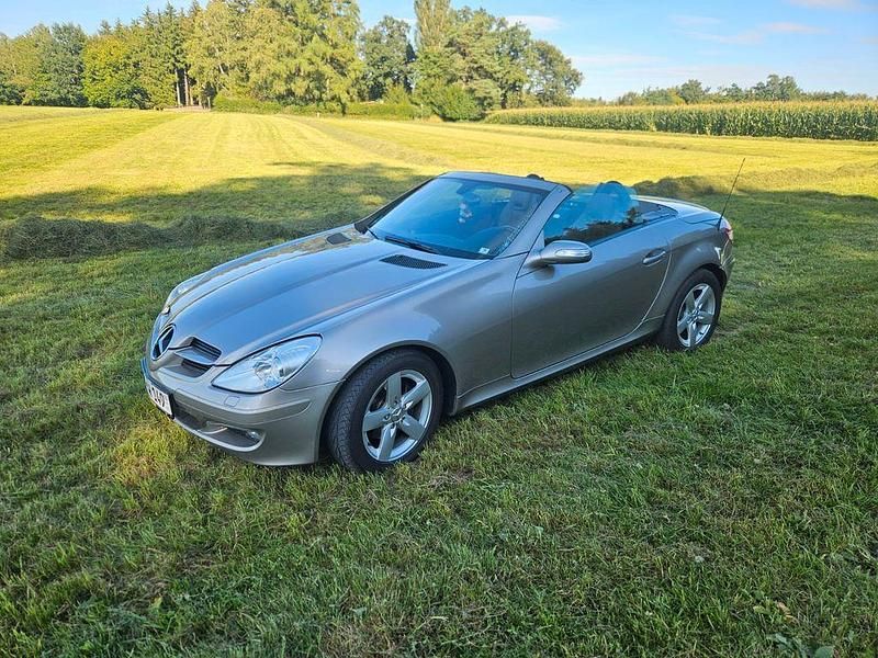 Grau Gebraucht 2005 Mercedes SLK200 Cabrio | 11.500 € (Fairer Preis) - Bild 1/4
