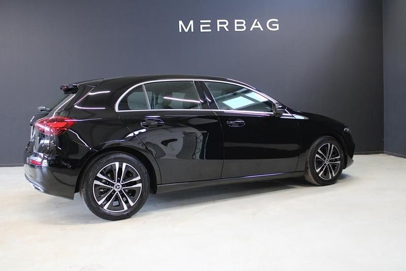 Gebraucht Mercedes A180 Progressive 136 PS (100 kW) 2024 Unilack nachtschwarz Limousine