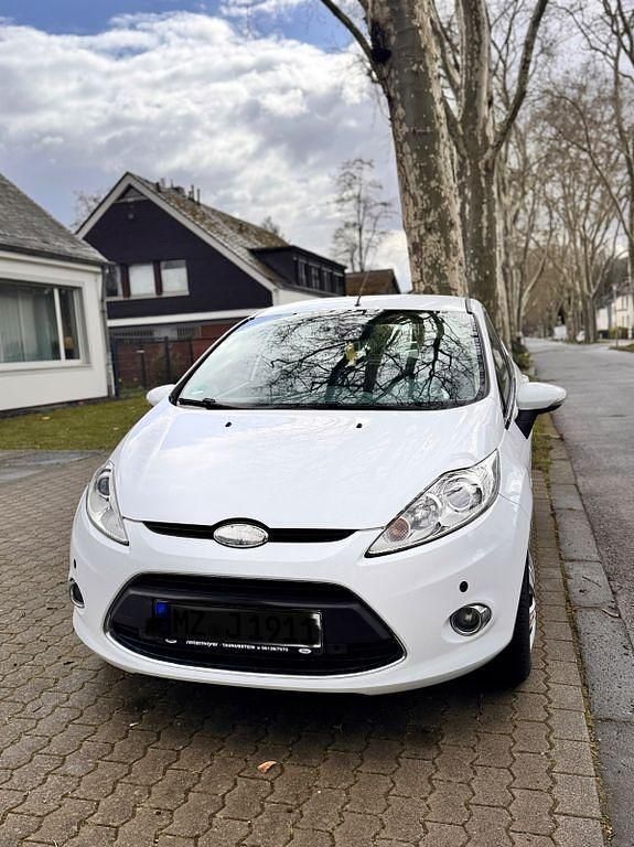 Gebraucht Ford Fiesta Titanium 97 PS (71 kW) 2009 Weiß Kleinwagen
