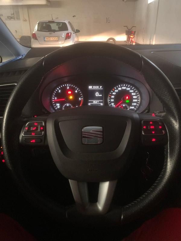 Używany Seat Alhambra 140 KM (102 kW) 2012 Minivan