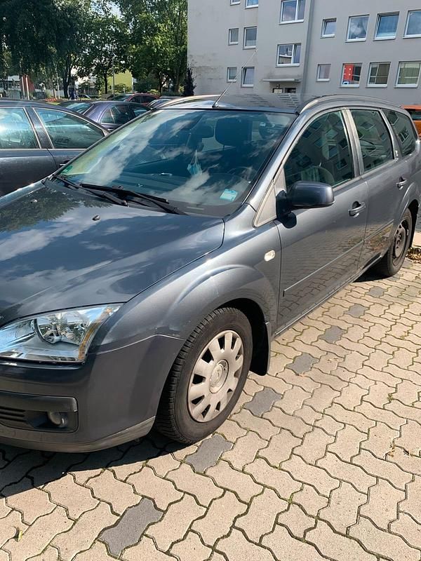 Gebraucht Ford Focus 100 PS (73 kW) 2005 Grau Kombi