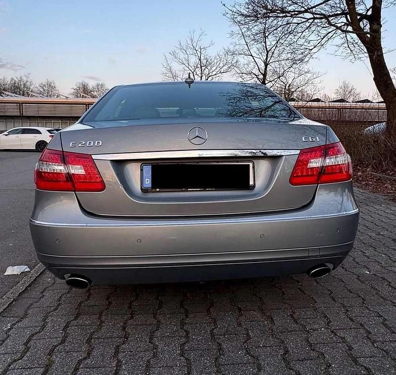 Gebraucht Mercedes E200 Avantgarde 184 PS (135 kW) 2011 Limousine