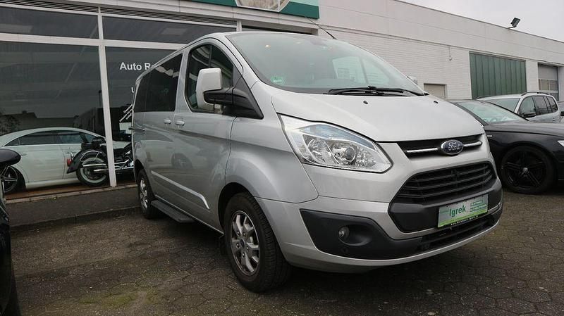 Gebraucht Ford Transit Titanium 155 PS (114 kW) 2013 Silber Kombi