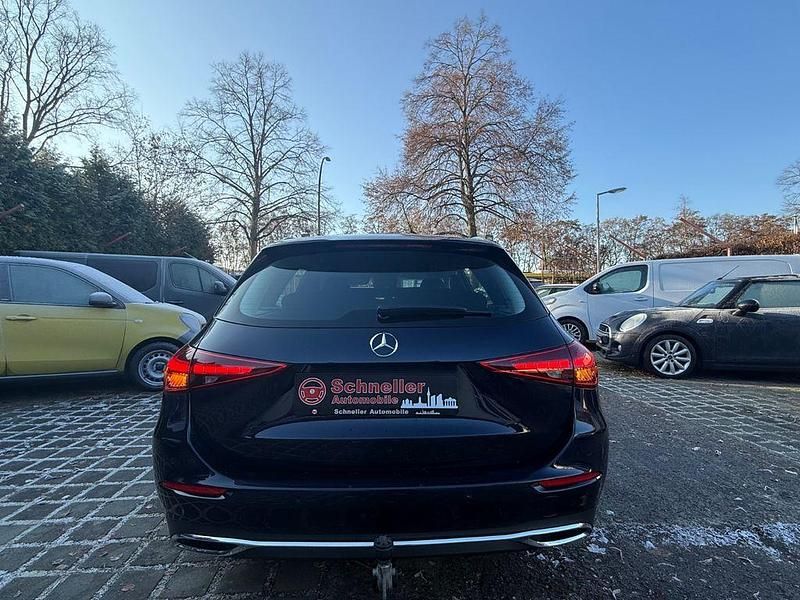 Gebraucht Mercedes C220 200 PS (147 kW) 2023 Blau Kombi