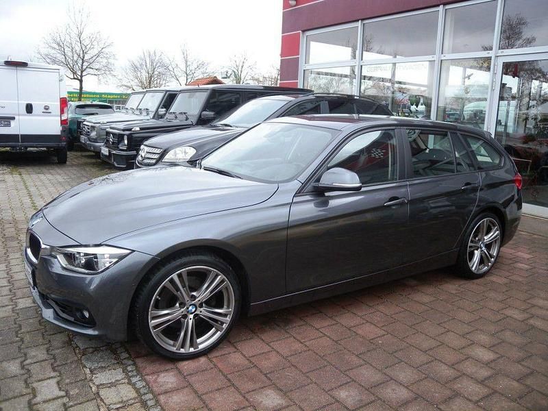 Gebraucht BMW 330 Advantage 252 PS (185 kW) 2017 Grau Kombi