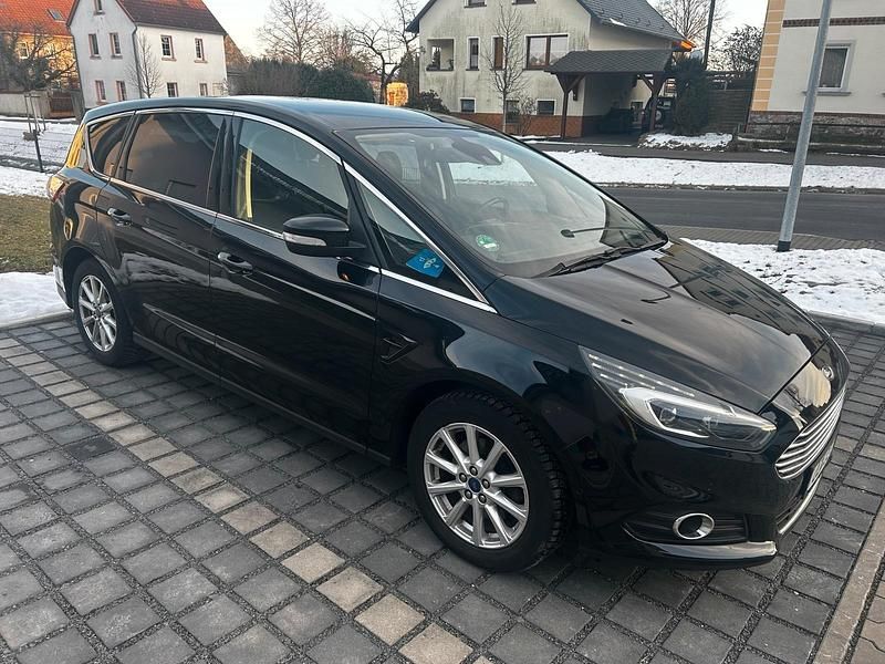 Gebraucht Ford S-MAX Titanium 150 PS (110 kW) 2017 Schwarz Van / Kleinbus