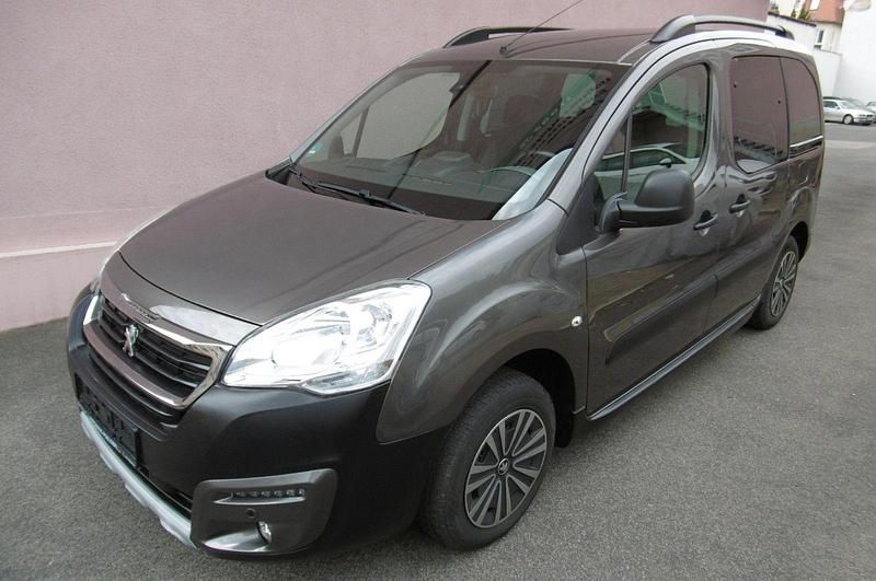 Gebraucht Peugeot TePee 110 PS (80 kW) 2018 Grau Kombi