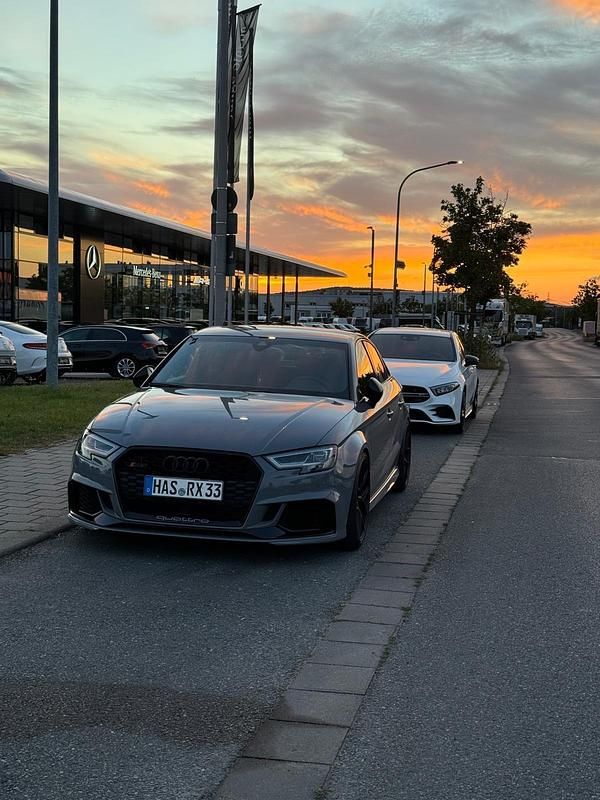 Grau Gebraucht 2017 Audi RS3 Exclusive Limousine | 41.900 € (Fairer Preis) - Bild 1/4