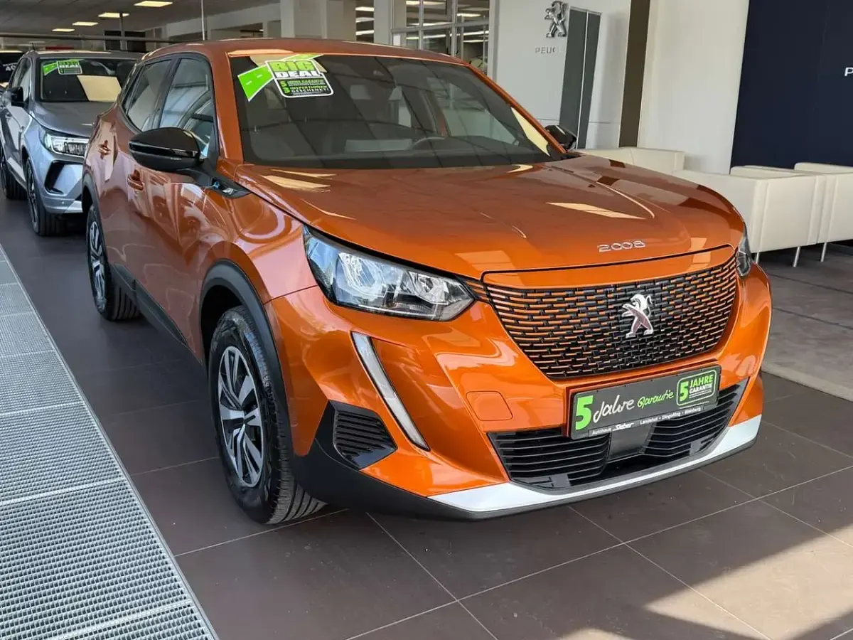 Gebraucht Peugeot e-2008 Active 100 kW (136 PS) 2023 Orange SUV