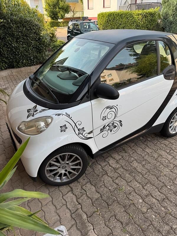 Weiß Gebraucht 2007 Smart ForTwo Coupé Kleinwagen | 2.950 € - Bild 1/4