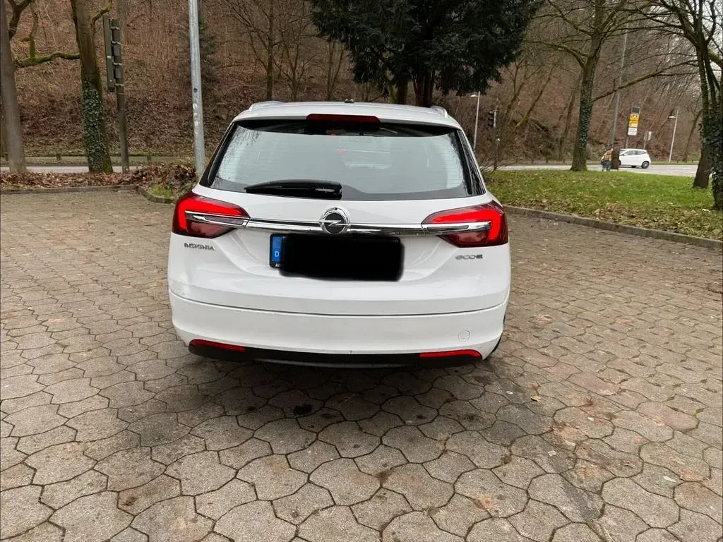 Gebraucht Opel Insignia Sport 140 PS (102 kW) 2014 Weiß Kombi