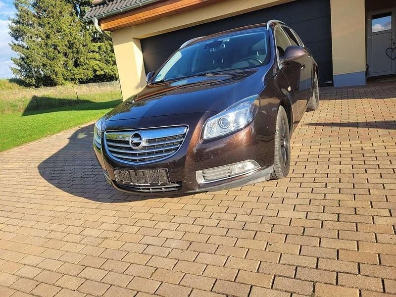 Braun Gebraucht 2011 Opel Insignia Design Edition Kombi | 2.900 € (Superpreis) - Bild 1/4