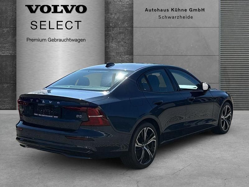 Gebraucht Volvo S60 Ultimate 250 PS (183 kW) 2024 Denimblue / metallic Limousine
