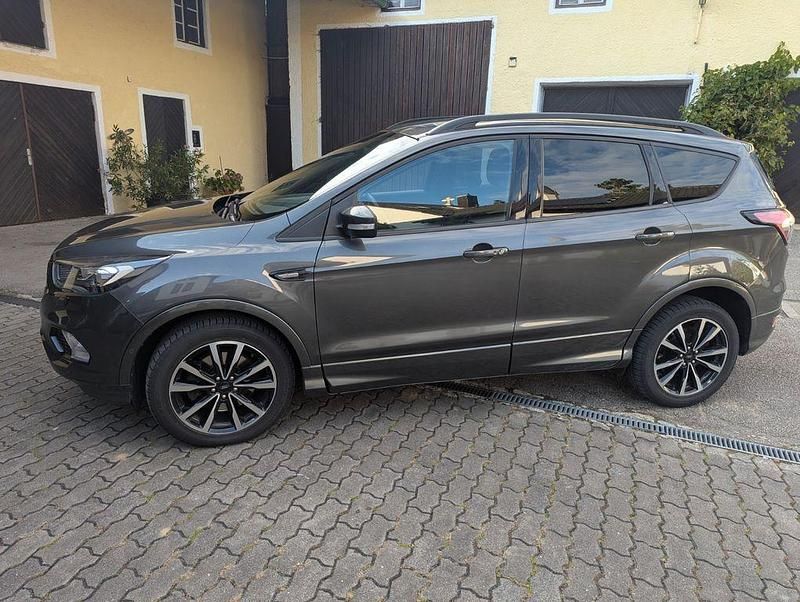 Grau Gebraucht 2019 Ford Kuga ST-Line SUV | 17.499 € (Fairer Preis) - Bild 1/4