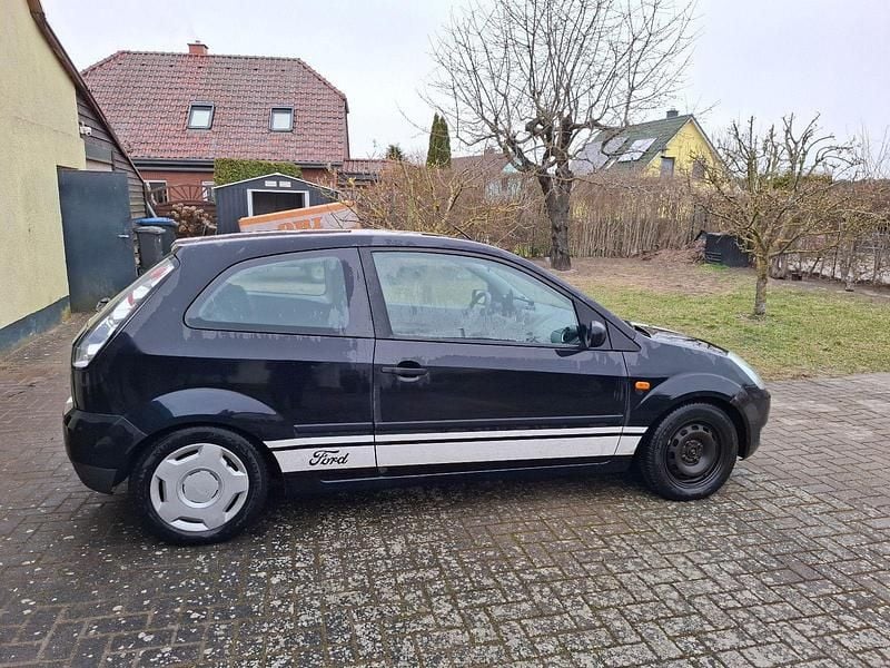 Gebraucht Ford Fiesta 60 PS (44 kW) 2004 Schwarz Kleinwagen