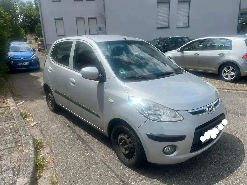 Gebraucht Hyundai i10 67 PS (49 kW) 2011 Silber Kleinwagen