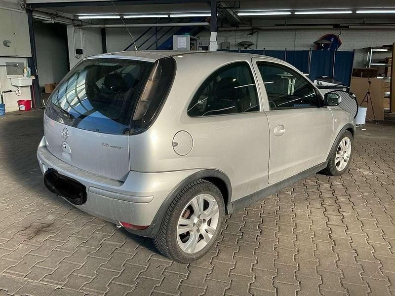Gebraucht Opel Corsa Edition 80 PS (58 kW) 2005 Silber Kleinwagen