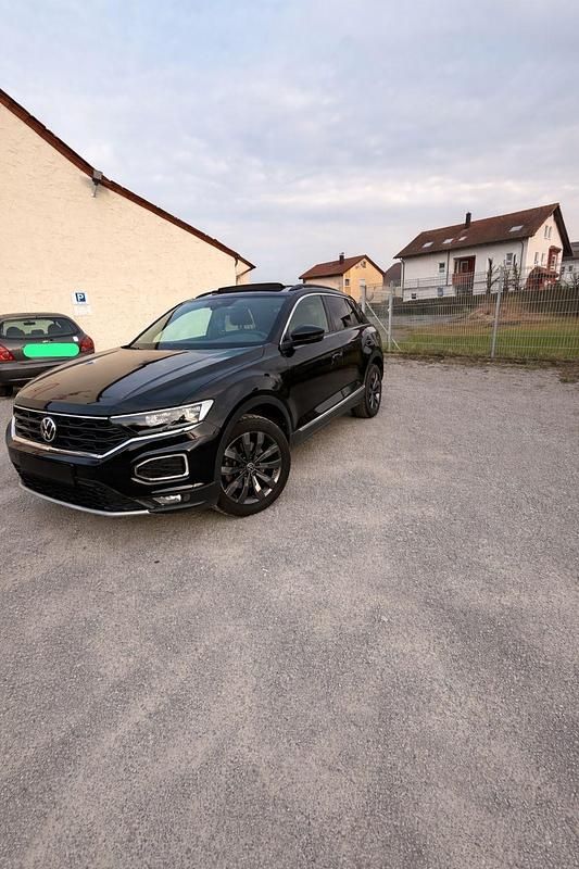 Second-hand VW T-Roc 150 CP (110 kW) 2022 Negru SUV