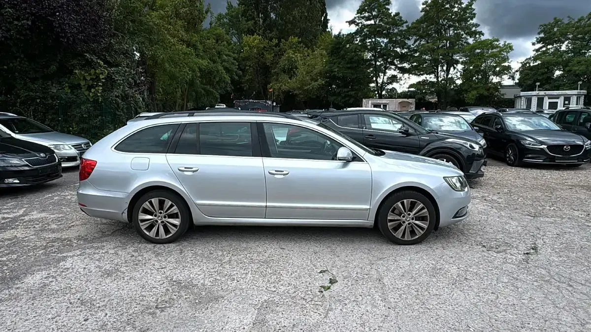 Gebraucht Skoda Superb 170 PS (125 kW) 2013 Silber Kombi