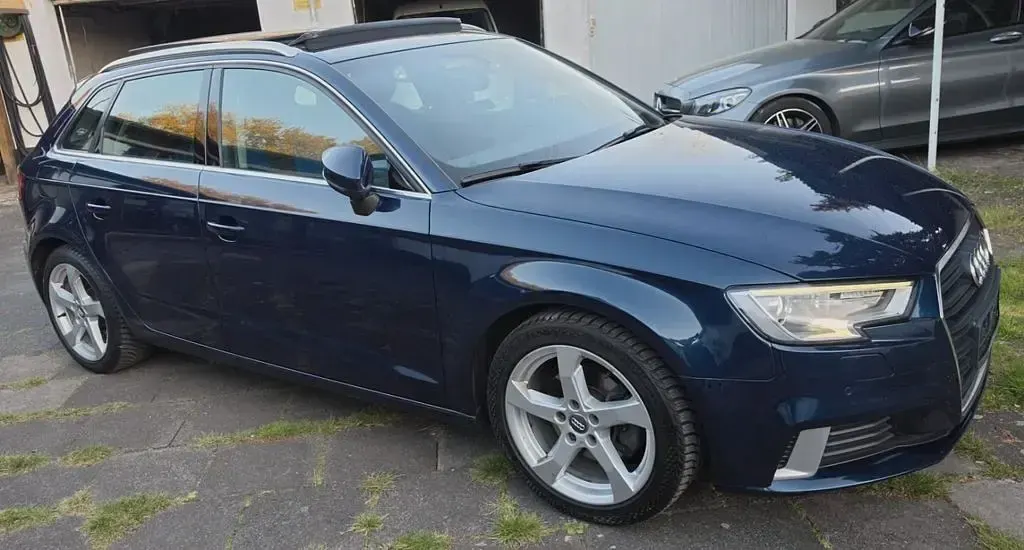 Second-hand Audi A3 S-Line 110 CP (80 kW) 2017 Albastru Berlinǎ