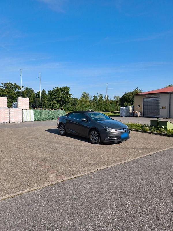 Gebraucht Opel Cascada Edition 165 PS (121 kW) 2015 Grau Cabrio