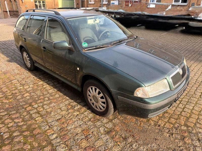 Grün Gebraucht 2007 Skoda Octavia Tour Kombi | 2.300 € (Fairer Preis) - Bild 1/4