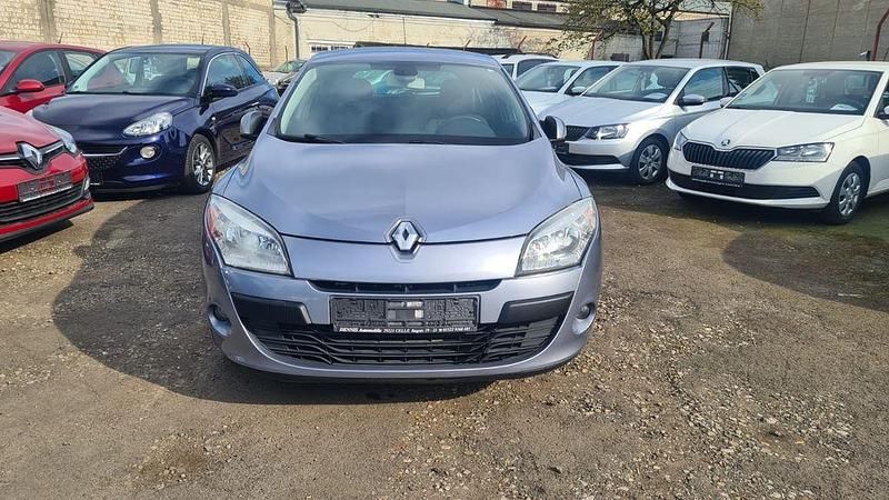 Gebraucht Renault Mégane Dynamique 131 PS (96 kW) 2011 Blau Limousine