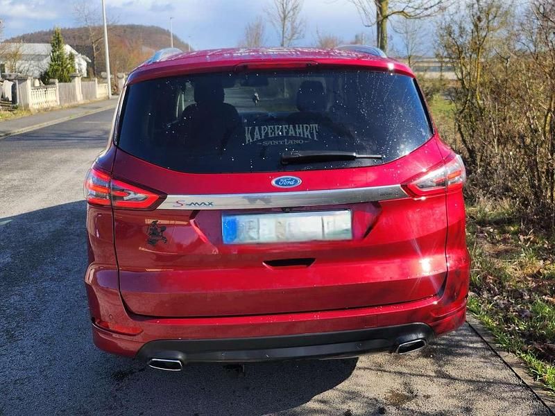 Gebraucht Ford S-MAX Titanium 190 PS (139 kW) 2019 Rot Van / Kleinbus