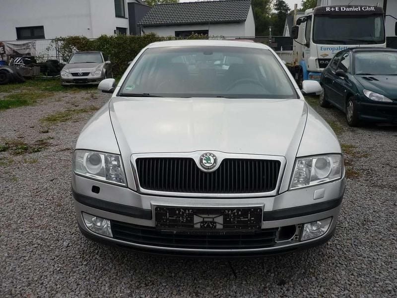 Silber Gebraucht 2004 Skoda Octavia Limousine | 1.199 € (Superpreis) - Bild 1/4