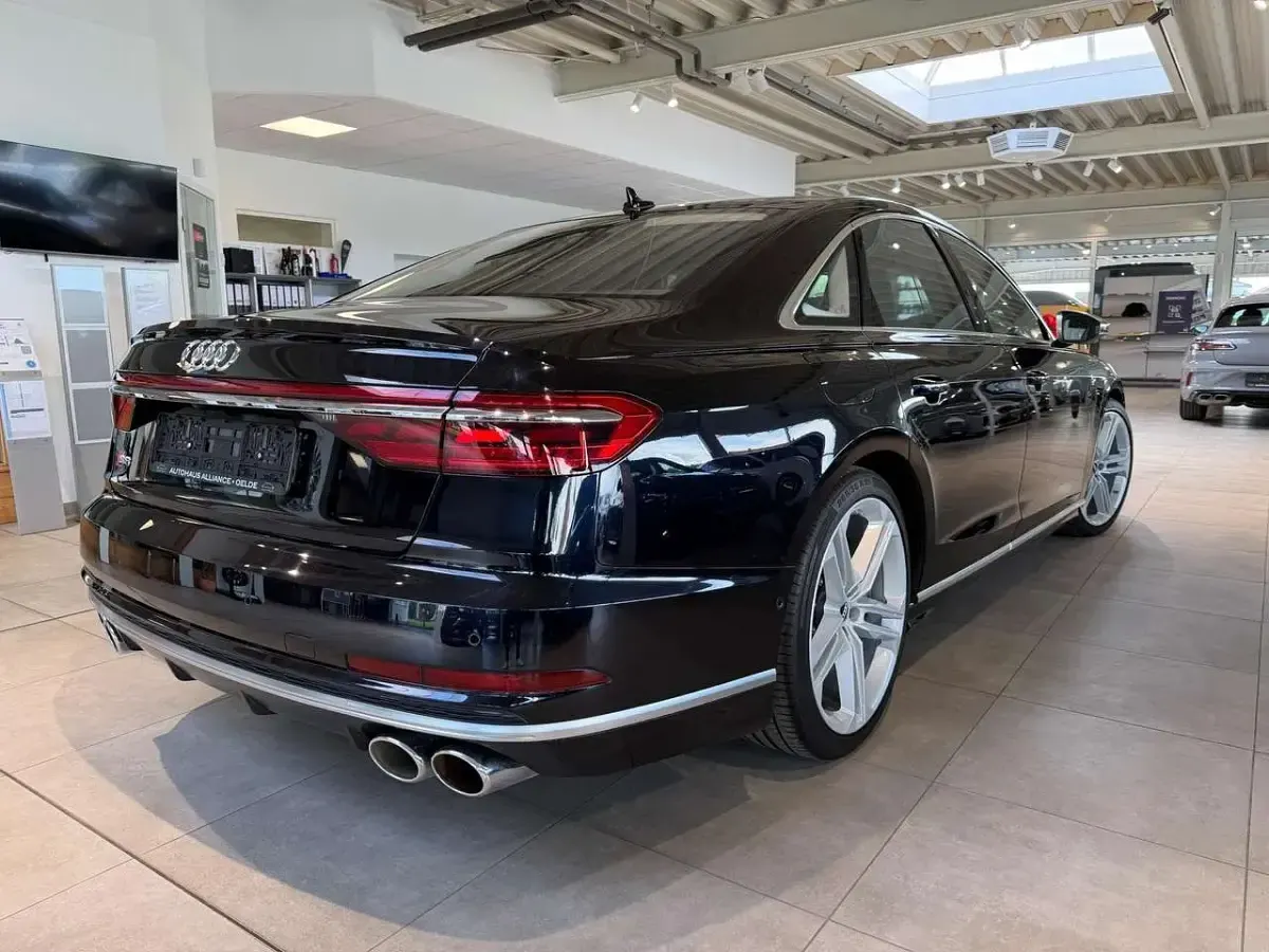 Gebraucht Audi S8 571 PS (419 kW) 2021 Individuallackierungen a... Limousine