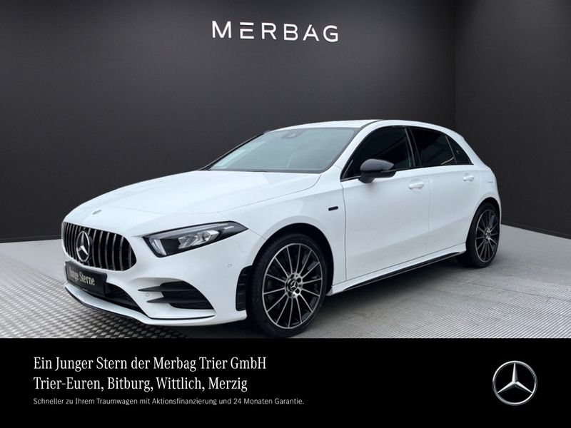 Weiß Gebraucht 2021 Mercedes A250 AMG line Limousine | 24.960 € (Superpreis) - Bild 1/4